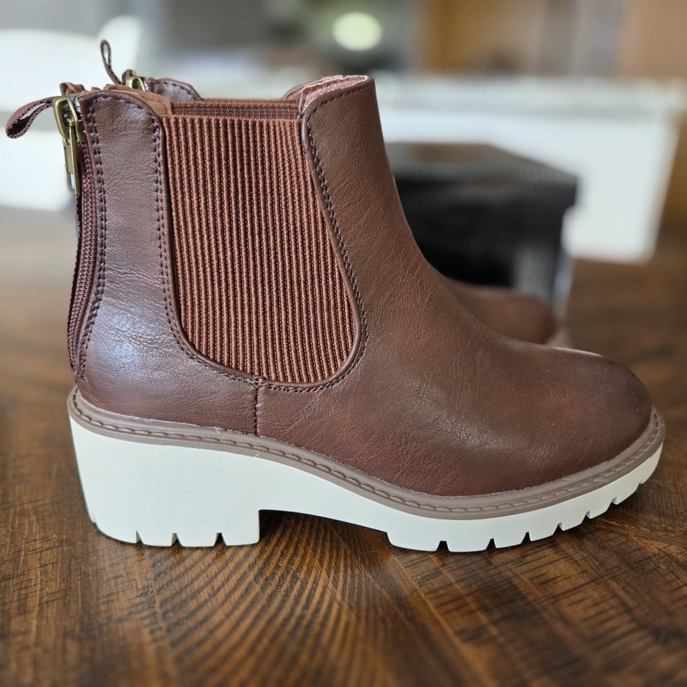 Pierre Dumas Ankle Booties Size 6